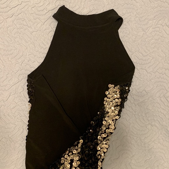 High Neck Line Jeweled Tank-top - Picture 4 of 4